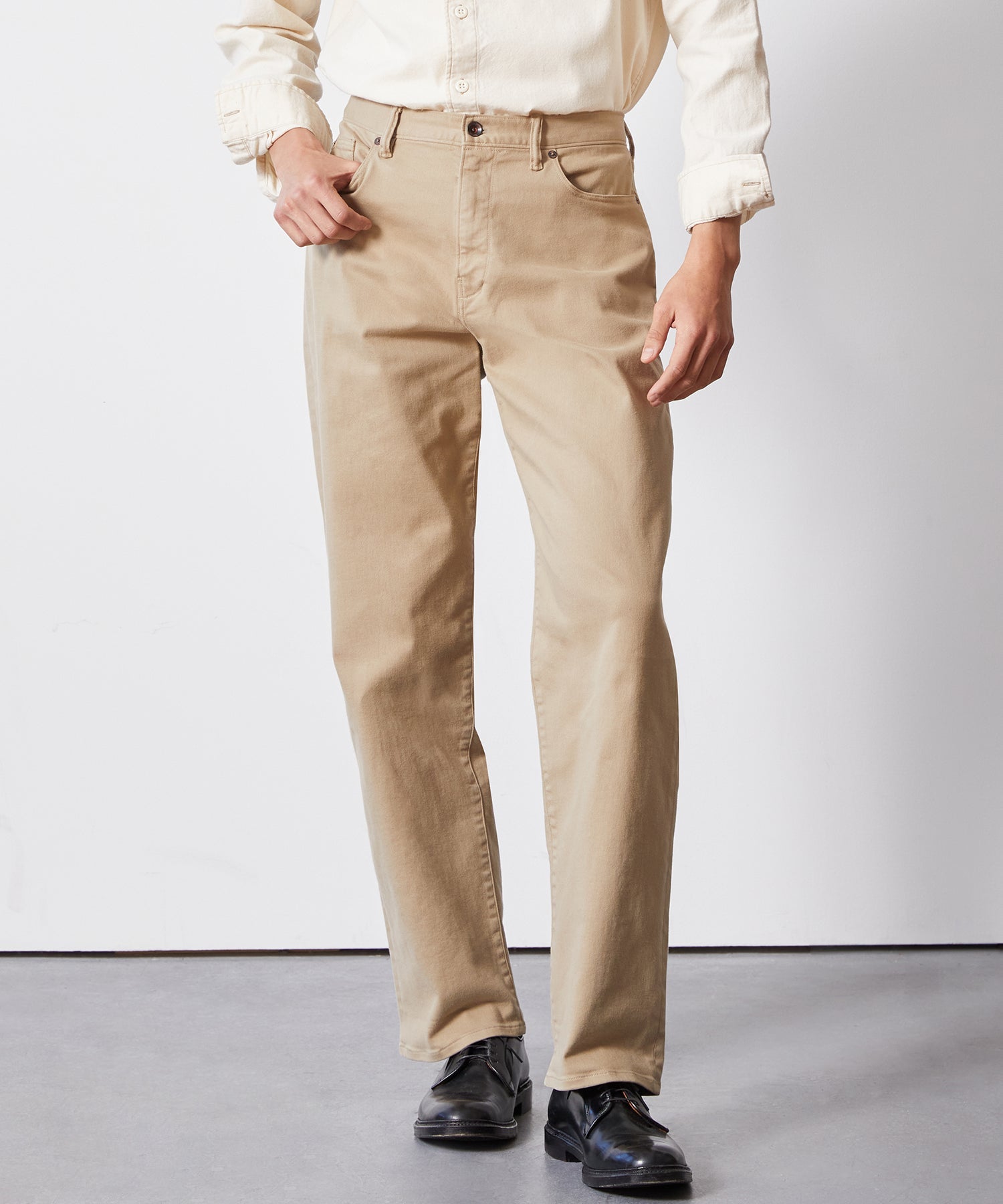 Relaxed Fit 5-Pocket Chino in Casual Khaki